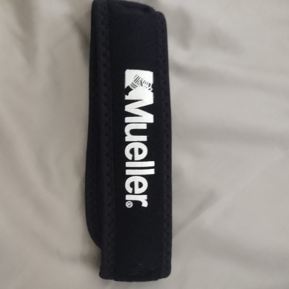 Mueller Knee Strap